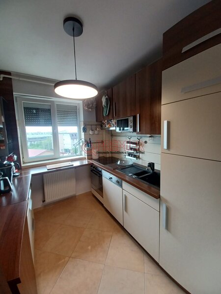 Metrou Aparatorii Patriei, ocazie, 4 camere duplex, 107.000 Euro.